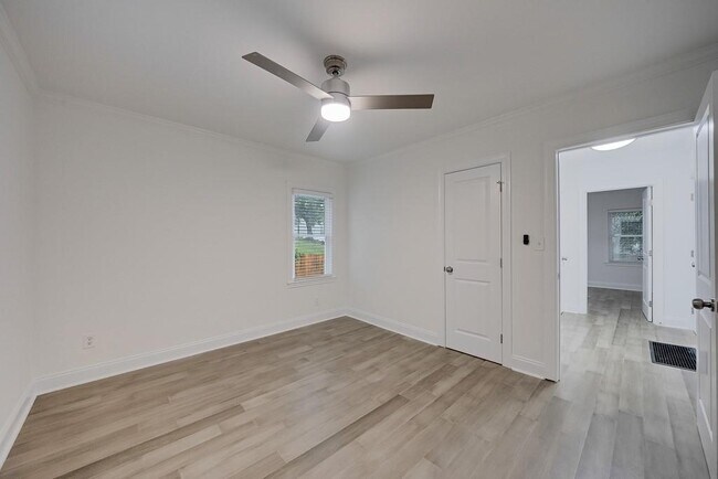 Building Photo - 593 Lynnhaven Dr SW