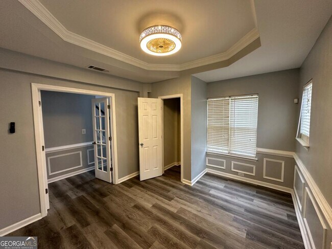 Building Photo - 5496 Village Trace