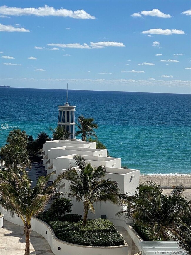 Building Photo - 3101 S Ocean Dr