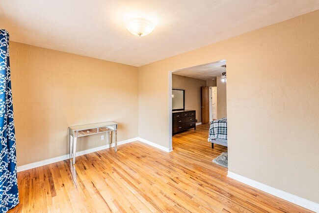 Building Photo - 444 Sierra Dr SE