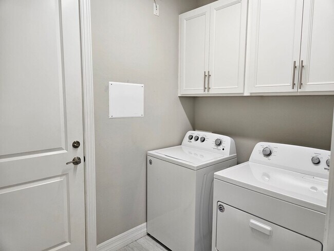 Building Photo - Stunning Model Home – 2 Bedrooms plus Den,...