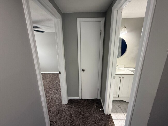 Building Photo - 1006_1008_NW