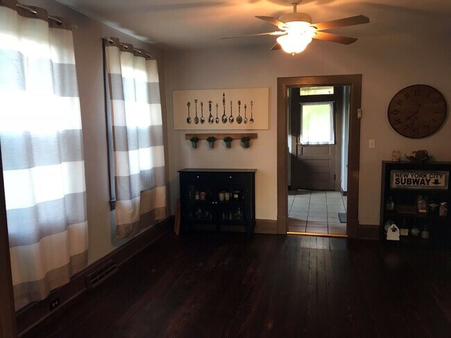 Building Photo - 2-bedroom 1st floor apartment for rent in ...