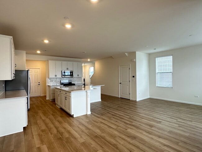 Building Photo - 5955 Hawkweed Dr