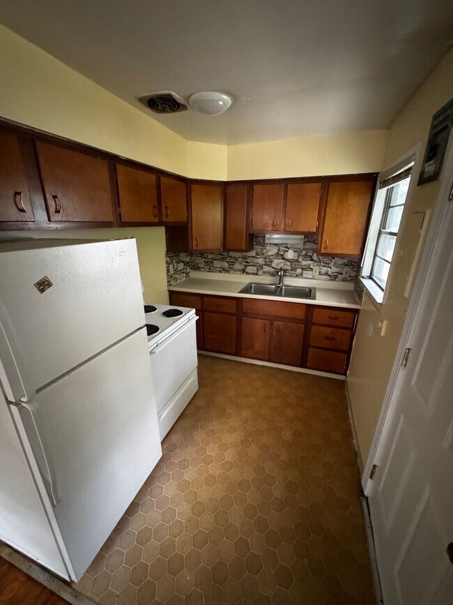 Building Photo - 568 Spartan Ave