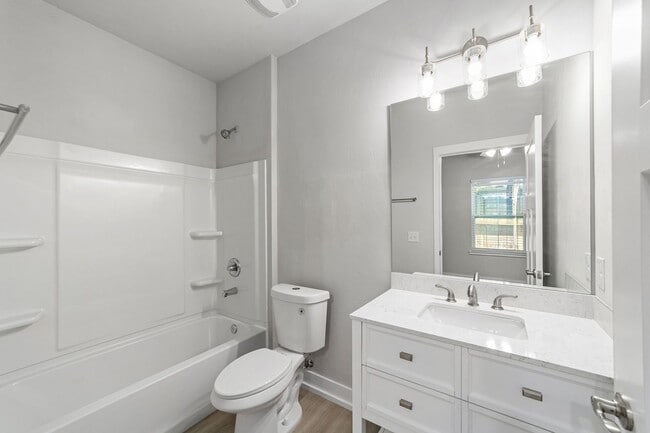 Building Photo - NOW LEASING FOR FALL 2026