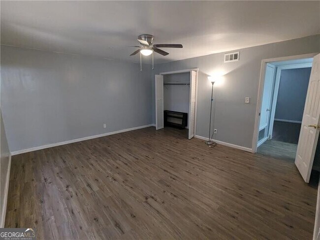 Building Photo - 365 Winding River Dr