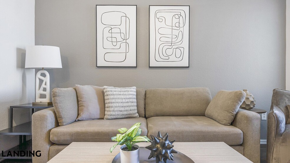 Building Photo - 1001 E Playa Del Norte Dr