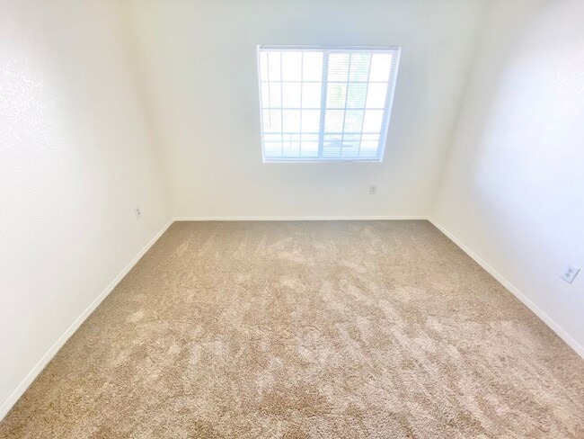 Building Photo - GORGEOUS 2 BEDROOM 2 BATH UPSTAIRS UNIT.