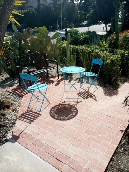 Building Photo - 1357 Edgecliffe Dr