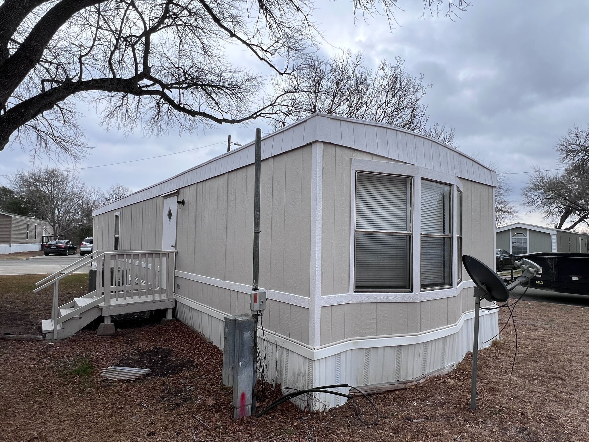 Building Photo - 750 Silent Valley Rd