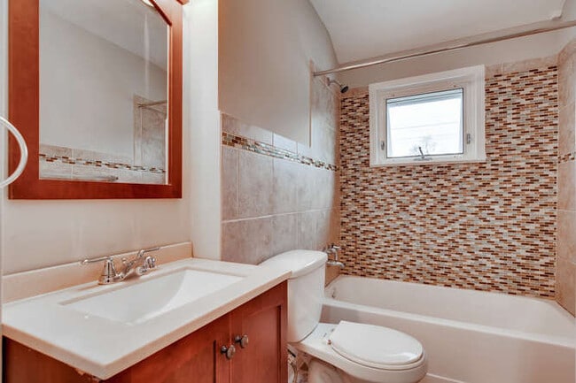 Building Photo - 902 Middlesex Rd