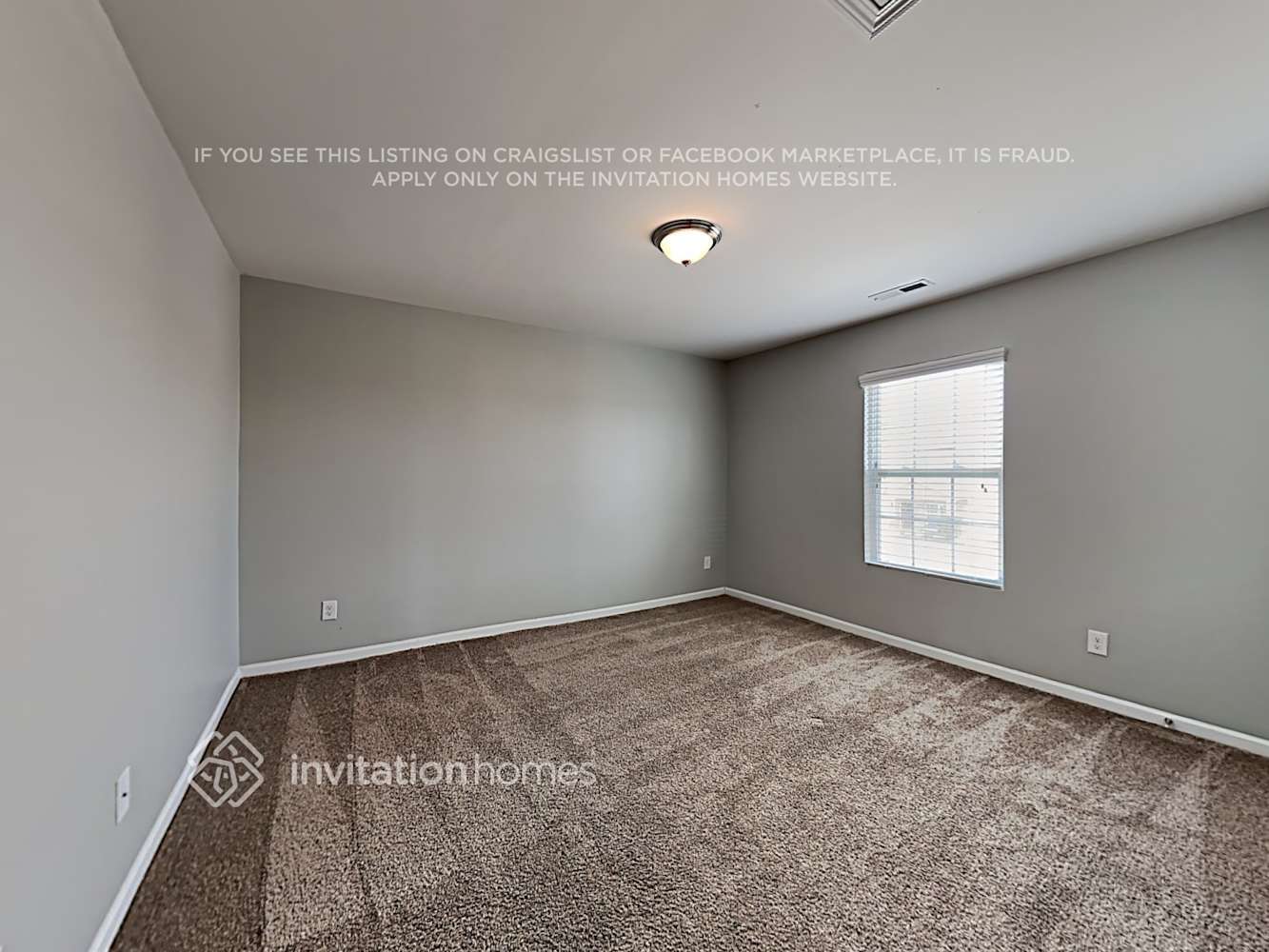 Building Photo - 2036 Blue Iris Dr