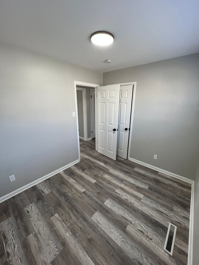 Building Photo - 3 Bedroom Beautifully updated Ranch