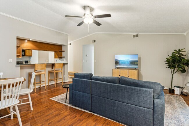 Building Photo - 501 Ashwood Dr