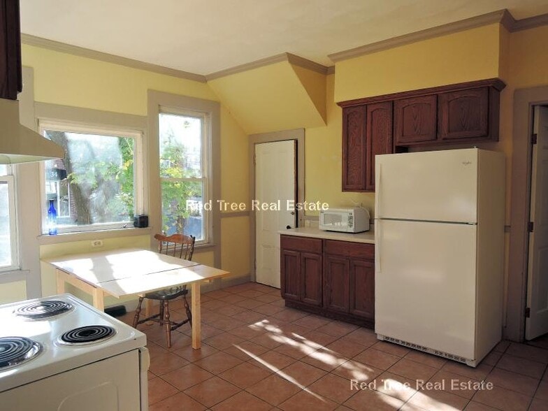 Building Photo - 44 Linden St