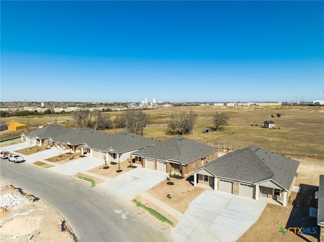 Building Photo - 3505 Abraham Dr