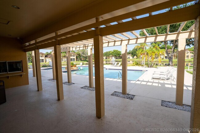 Building Photo - 4791 Via Palm Lakes