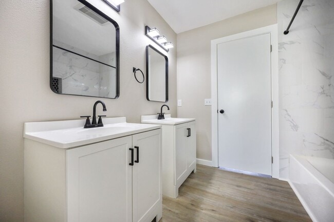 Building Photo - 2-Bedroom Duplex in SE Portland