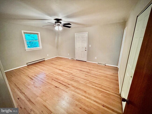 Building Photo - 6405 White Oak Ct