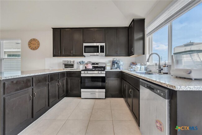 Building Photo - 460 Delta Crst