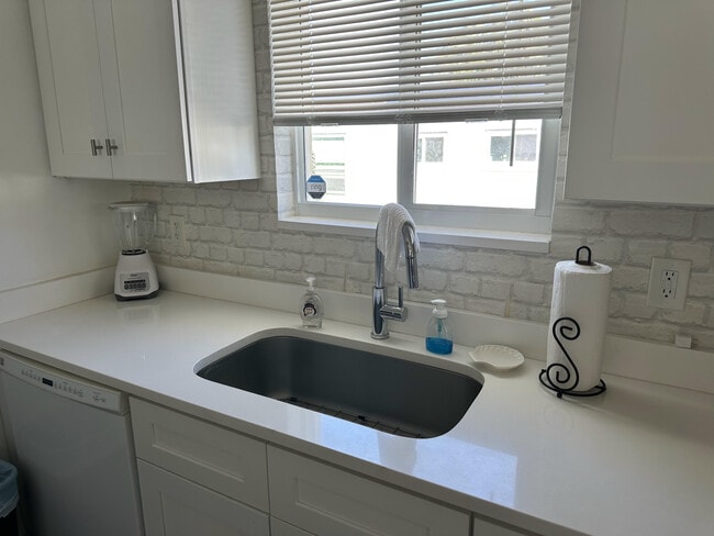 Building Photo - 1258 Beach Rd