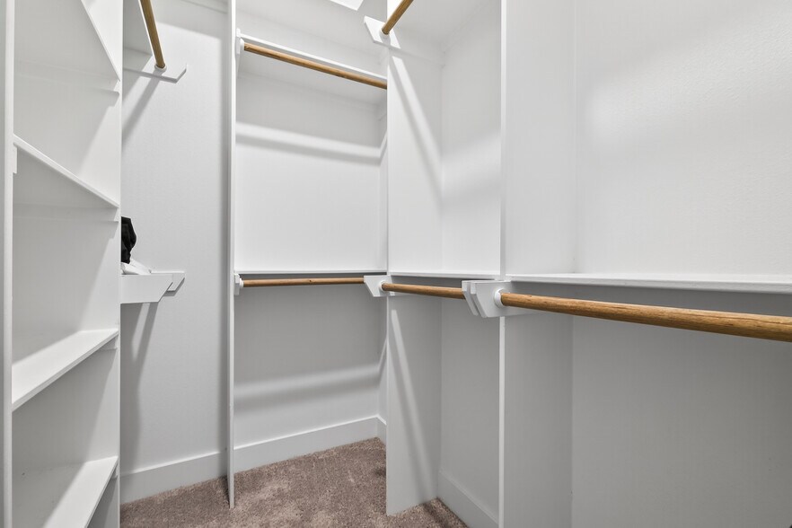 Closet - 523 Schweikhardt St