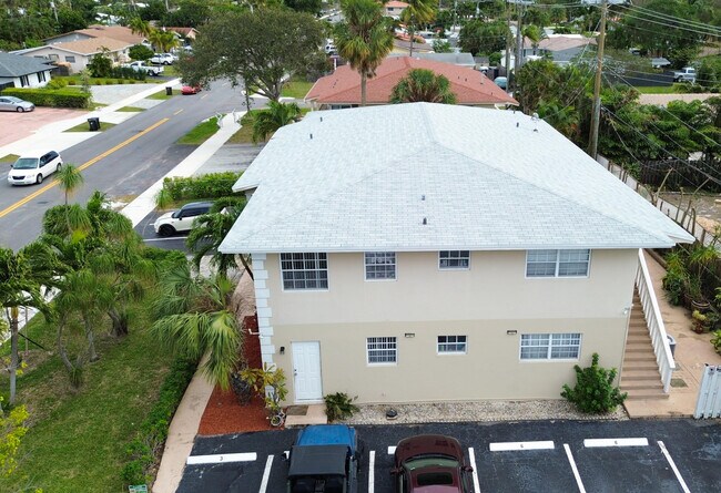 Building Photo - 1820 NE 56th St