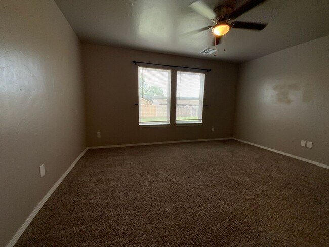 Building Photo - 3 bedroom 2 bath - SW OKC