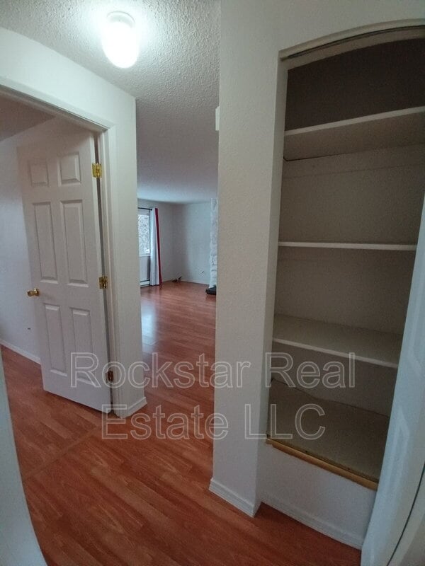 Building Photo - 704 E Bridgeport Ave