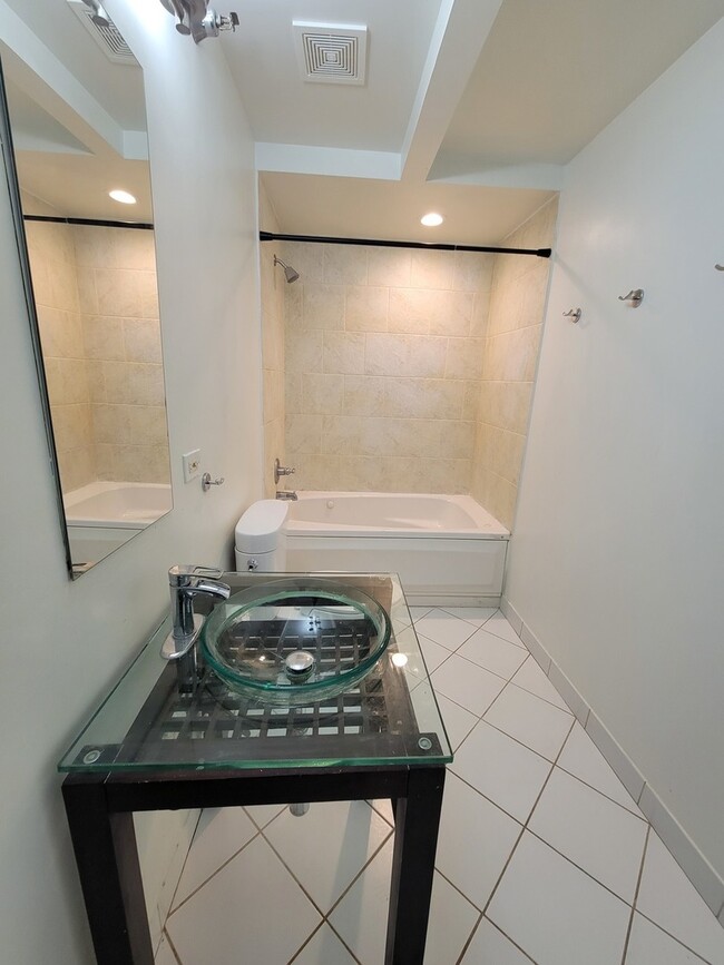 Building Photo - 1528 S Wabash Ave