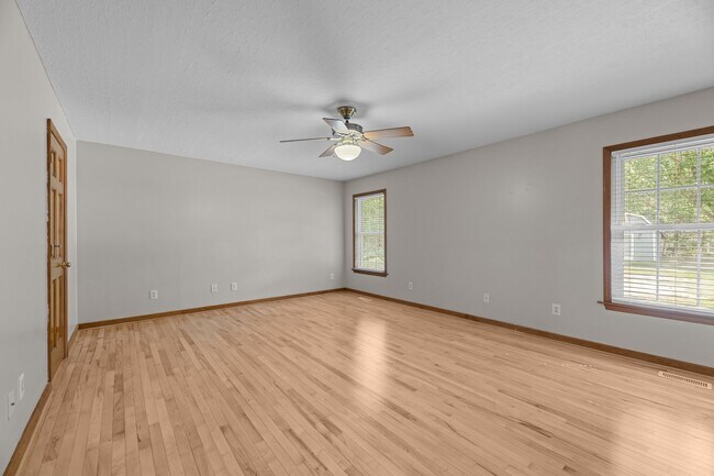 Building Photo - 506 River Rd