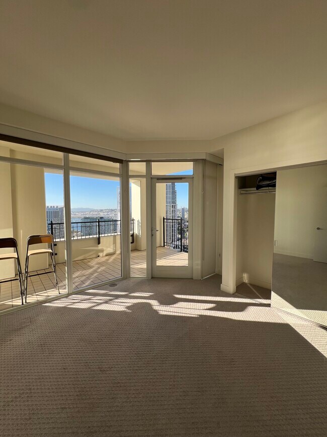 Building Photo - 700 W Harbor Dr