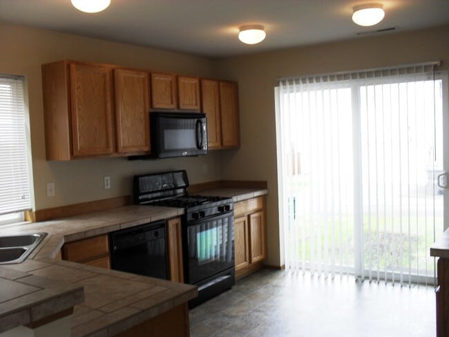 Building Photo - Beautiful 4 Bedroom 2.5 Bath in Liberty Ri...