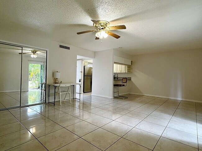 Building Photo - "Cozy 1-Bedroom Gem with Elegant Hardwood ...