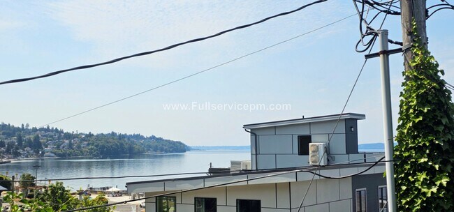 Building Photo - Quiet and charming 1 bedroom 1 bath DS apartment in Redondo Beach house