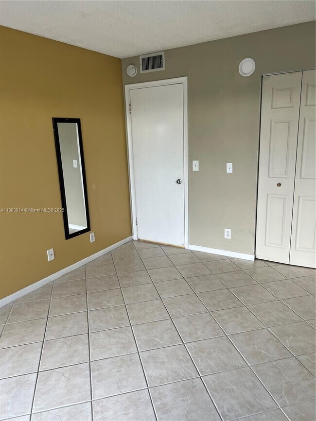 Building Photo - 13550 SW 6th Ct