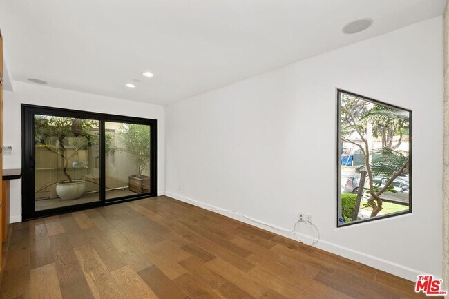 Building Photo - 812 16th St