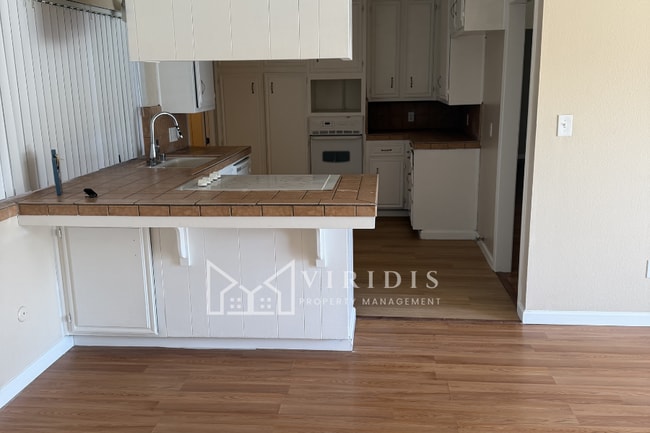 Building Photo - 1304 La Puente Dr