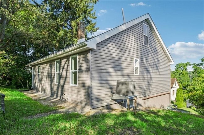 Building Photo - HOME FOR THE HOLIDAYS SPECIAL!-4 BEDROOM HOME IN FOX CHAPEL