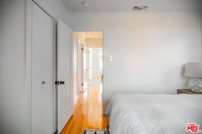 Building Photo - 4170 3rd Ave