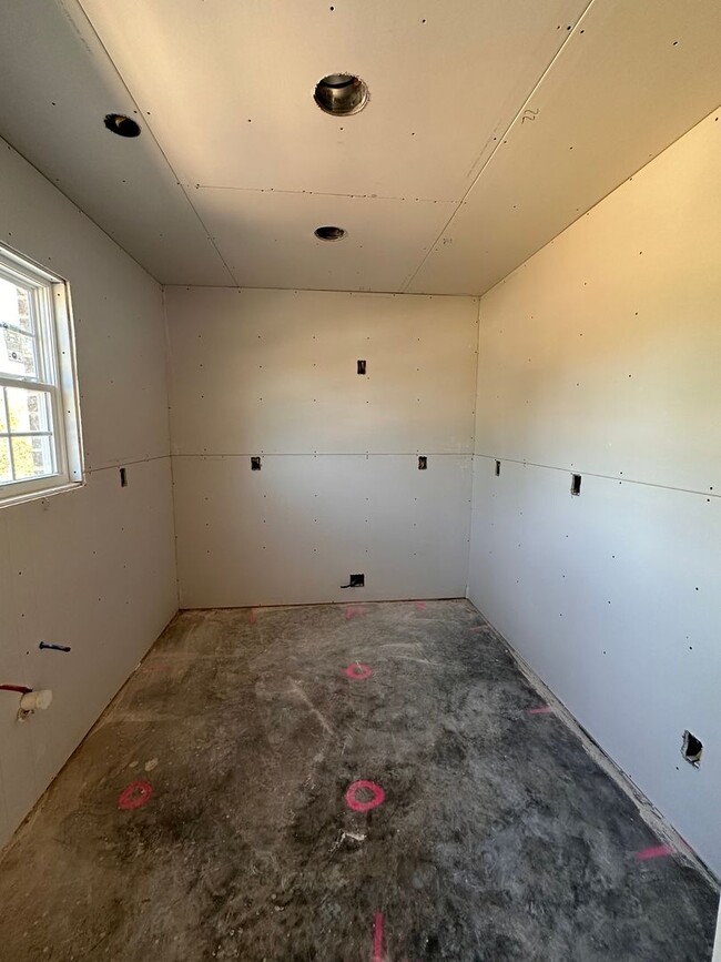 Building Photo - 4 Bed 3 Bath Brick Home - Coming Soon