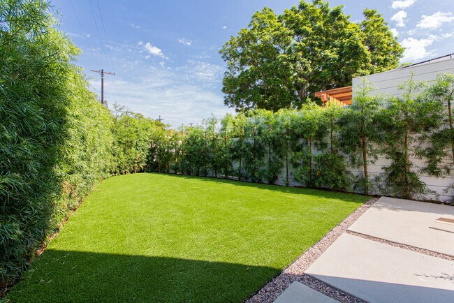 Building Photo - Federal Pearl Villas