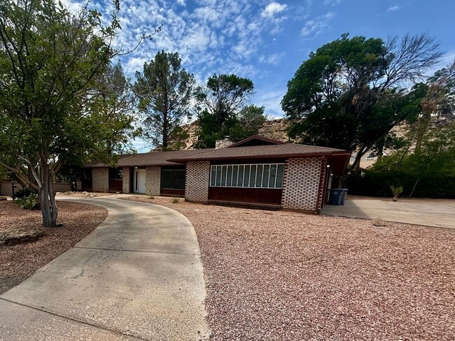 Building Photo - 2980 S Bloomington Dr W