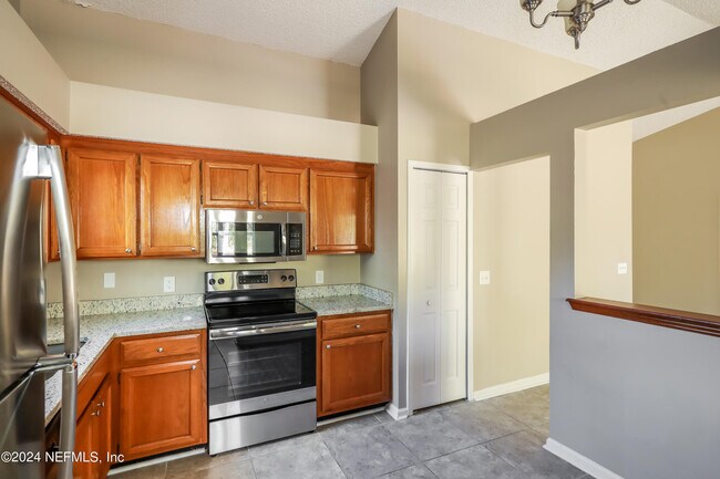 Building Photo - 1696 Sandy Hollow Loop