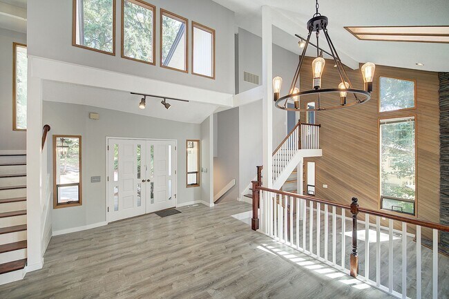 Building Photo - 5Bd/2.5Ba Kirkland Home