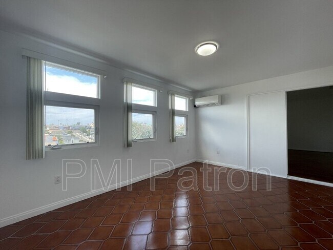 Building Photo - 1719 Van Horne Ln