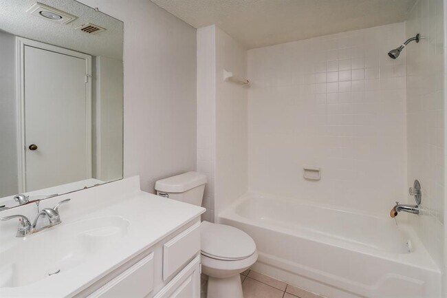 Building Photo - 200 Pecan Dr