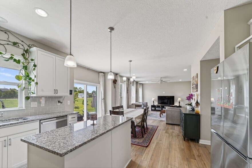 Building Photo - 3805 Mantle Dr