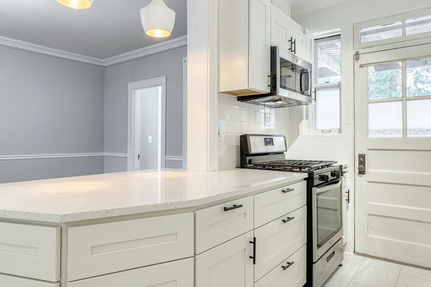 Building Photo - 7244 Forsyth Blvd